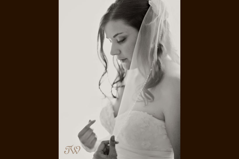 Calgary-wedding-photographer-at-hotel-arts-bridal-portrait