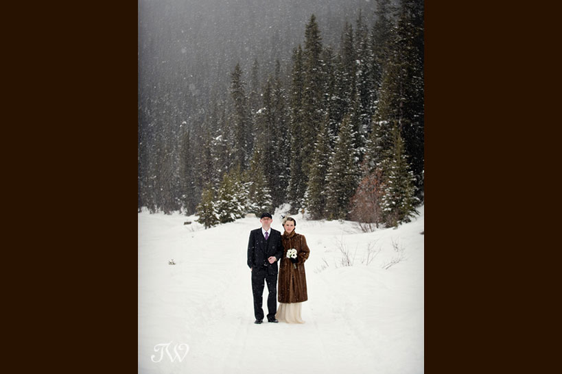 lake-louise-wedding-chateau-lake-louise-wedding-photographer-03 lake-louise-wedding-chateau-lake-louise-wedding-photographer-bride-in-fur