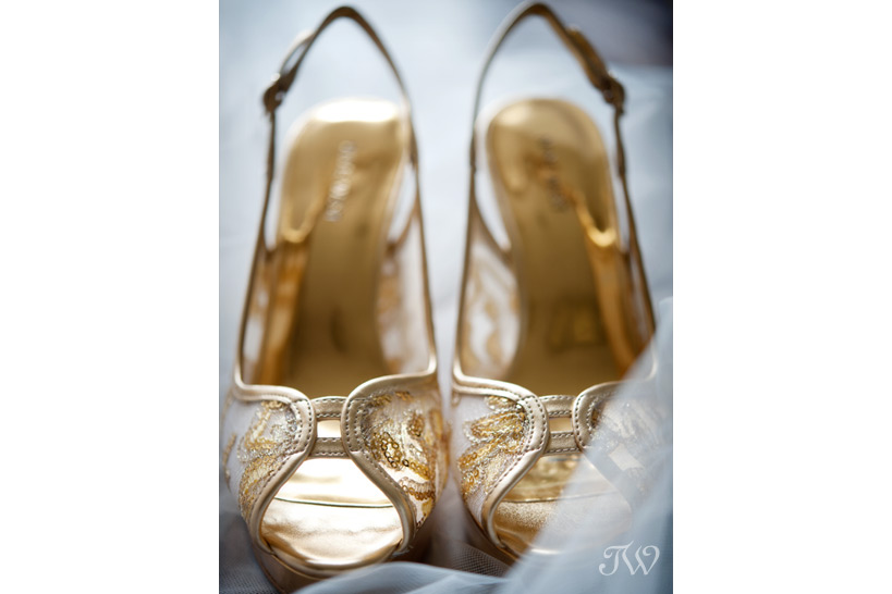 gold-fun-wedding-shoes-nine-west-Tara-Whittaker-Photography-02