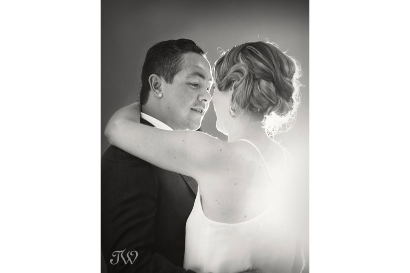 Calgary-wedding-photographer-Art-Gallery-Tara-Whittaker-01